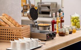 Hampton By Hilton Astana Triumphal Arch